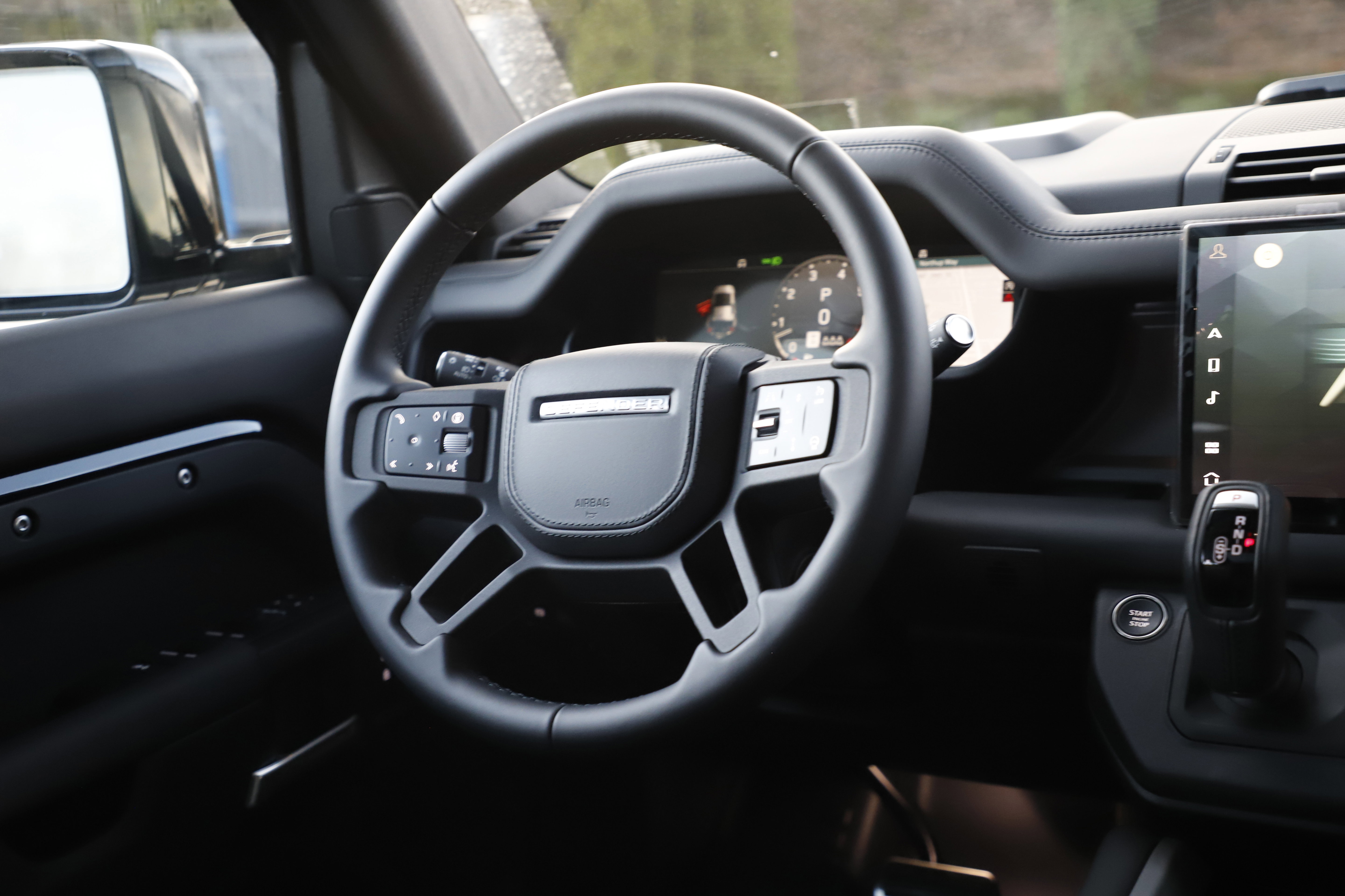 New 2025 Land Rover Defender 110 X AWD/4WD image 10