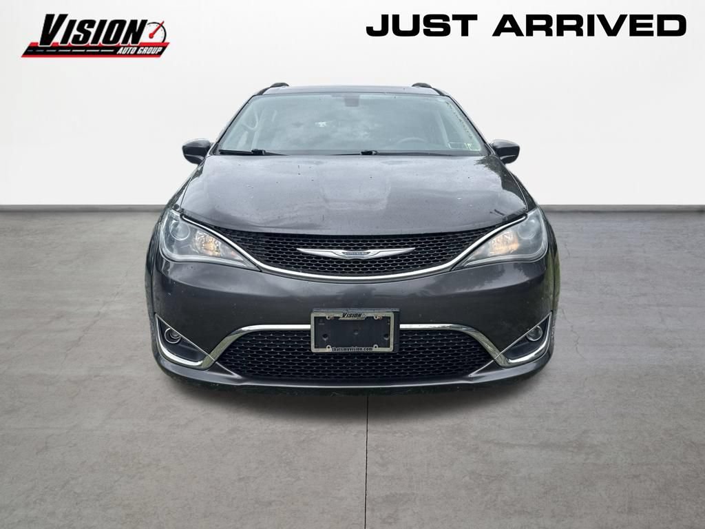 Used 2017 Chrysler Pacifica Touring-L w/ Tire & Wheel Group FWD image 7
