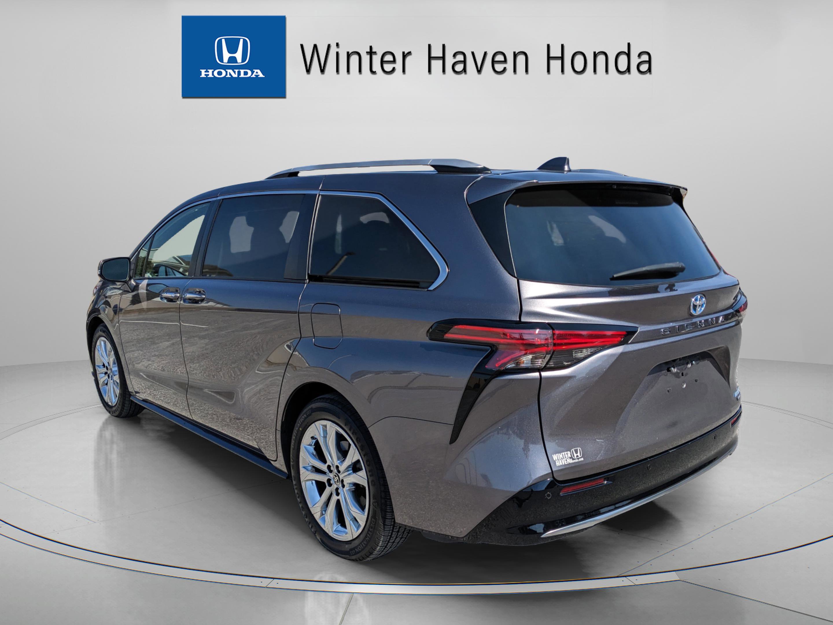 Used 2022 Toyota Sienna Platinum image 6