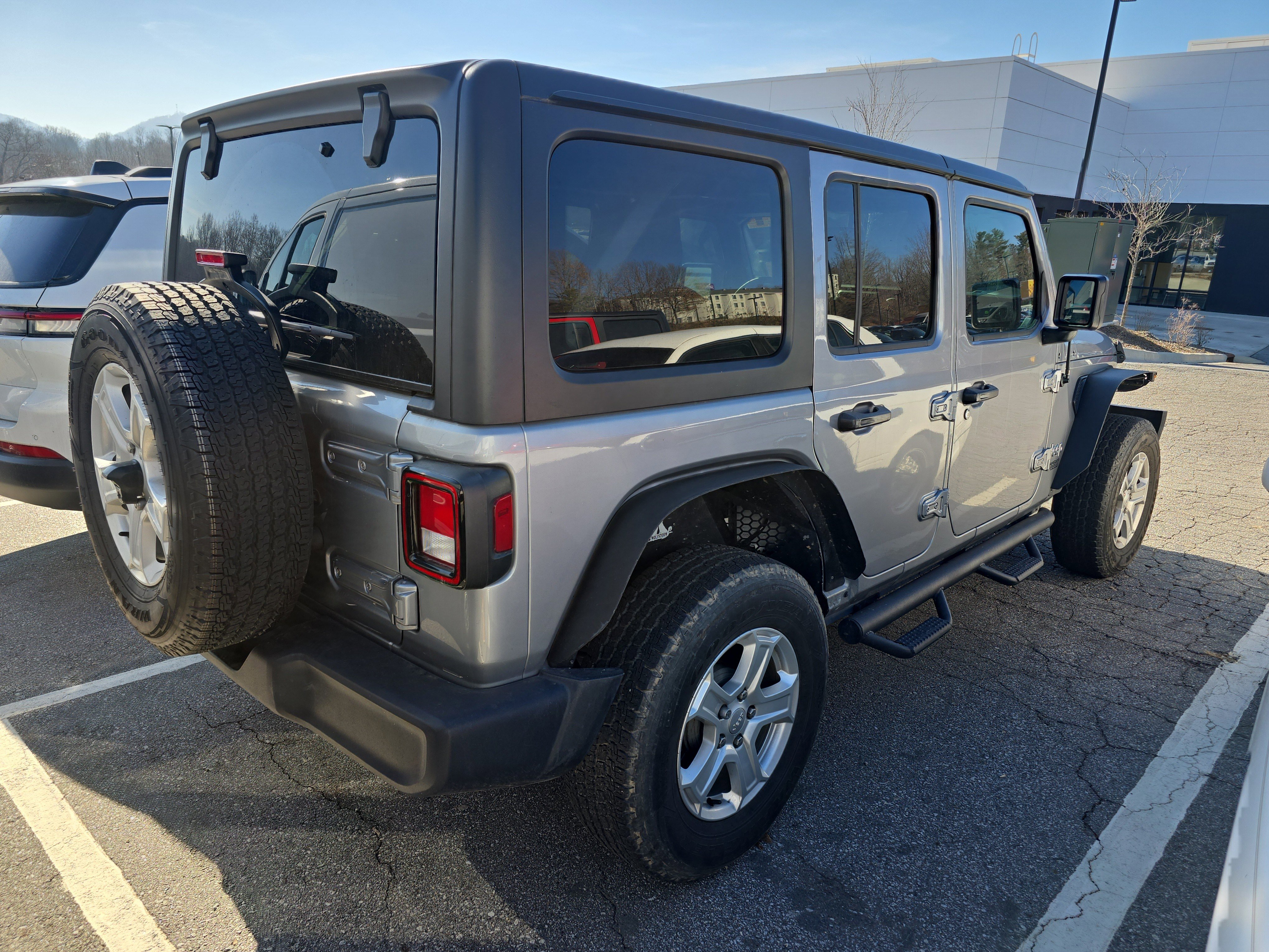 Used 2020 Jeep Wrangler Unlimited Sport S image 2