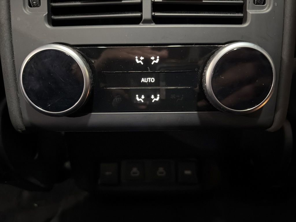 Used 2021 Land Rover Discovery S image 32