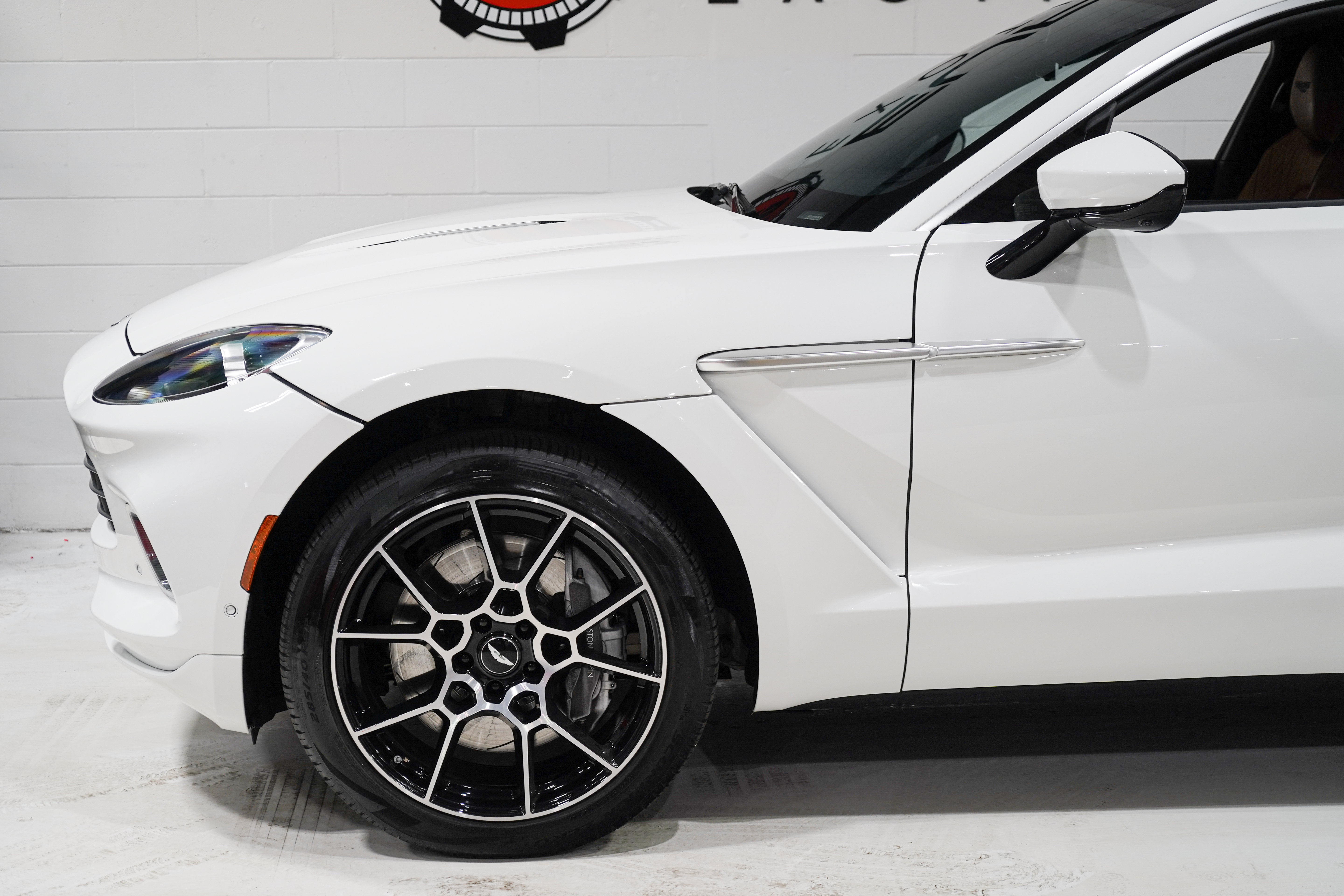 Used 2022 Aston Martin DBX AWD/4WD image 34