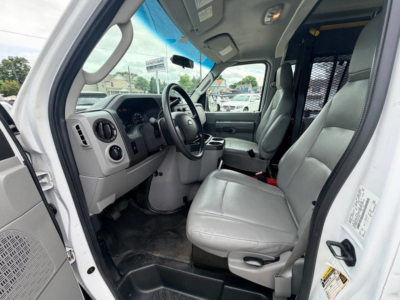 Used 2014 Ford E-250 and Econoline 250 Extended w/ Power Group RWD image 33