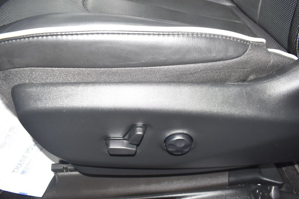 Used 2025 Chrysler Pacifica Limited FWD image 16