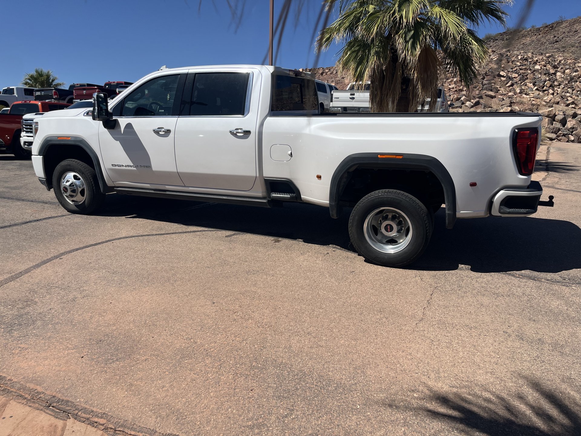 Used 2023 GMC Sierra 3500 Denali w/ Denali Ultimate Package AWD/4WD image 7