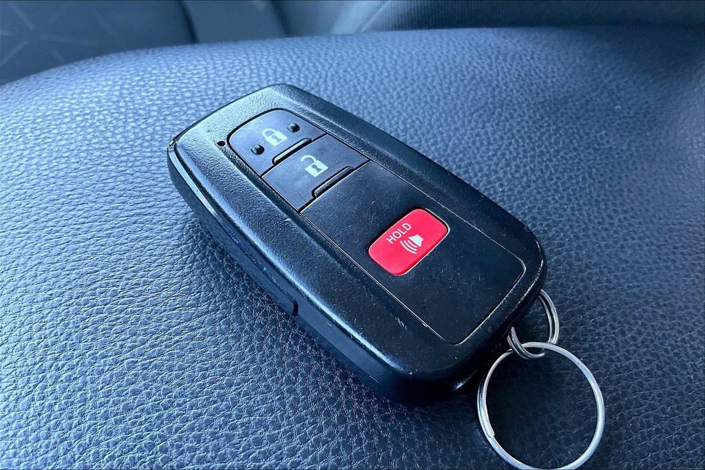 Used 2024 Toyota RAV4 XLE AWD/4WD image 11