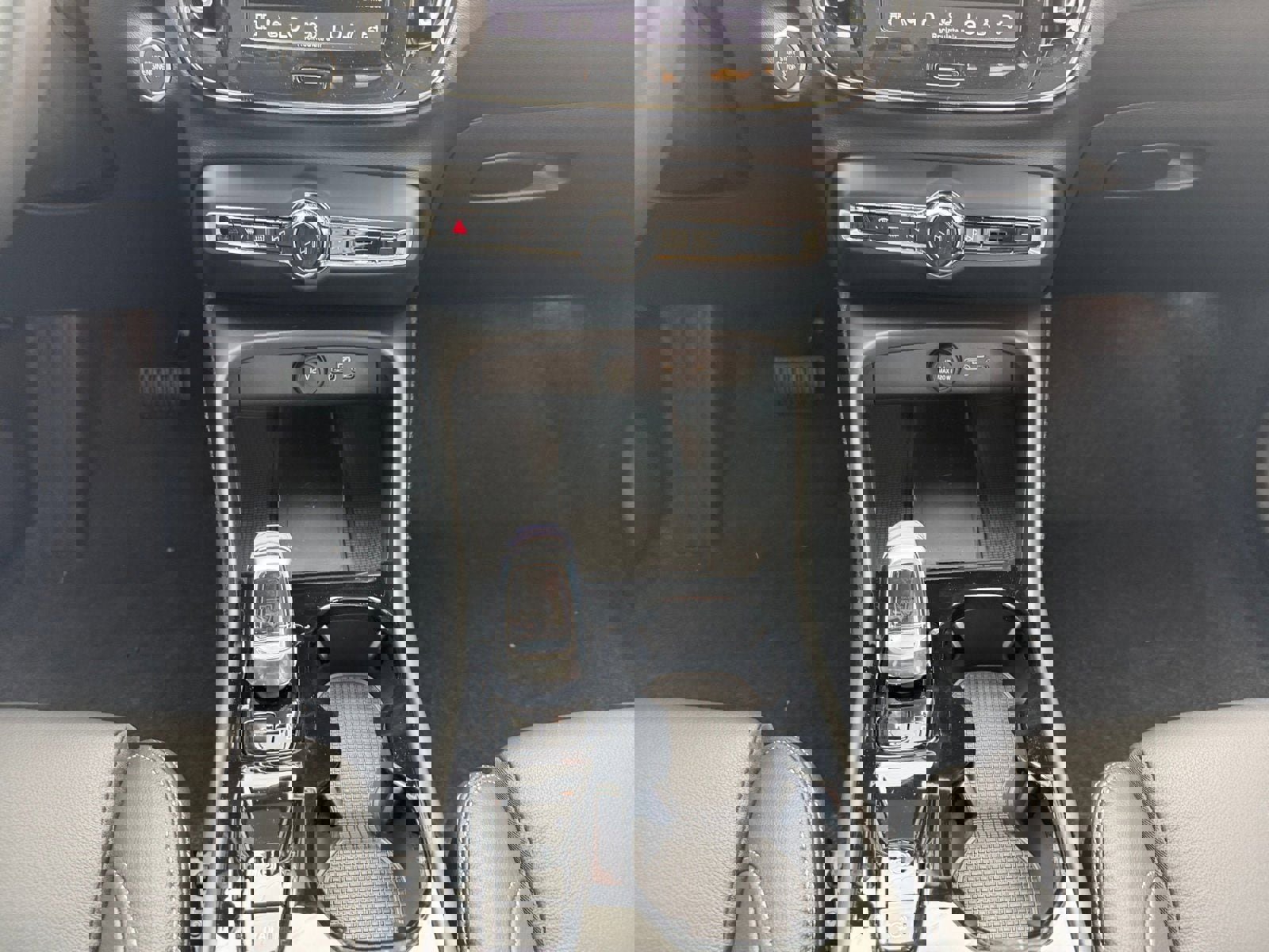 New 2026 Volvo XC40 B5 Ultra w/ Protection Package Premier image 11