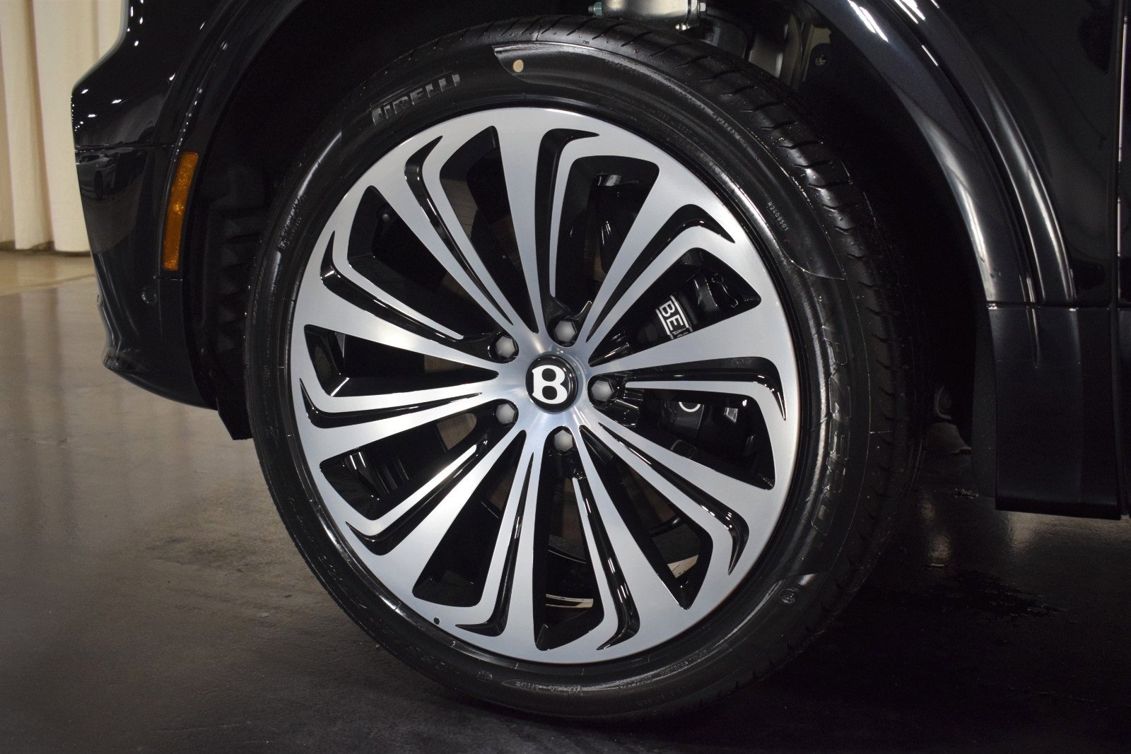 New 2024 Bentley Bentayga Extended Wheelbase image 12