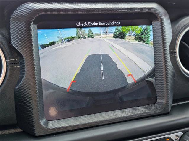 Used 2018 Jeep Wrangler Unlimited Sahara AWD/4WD image 14