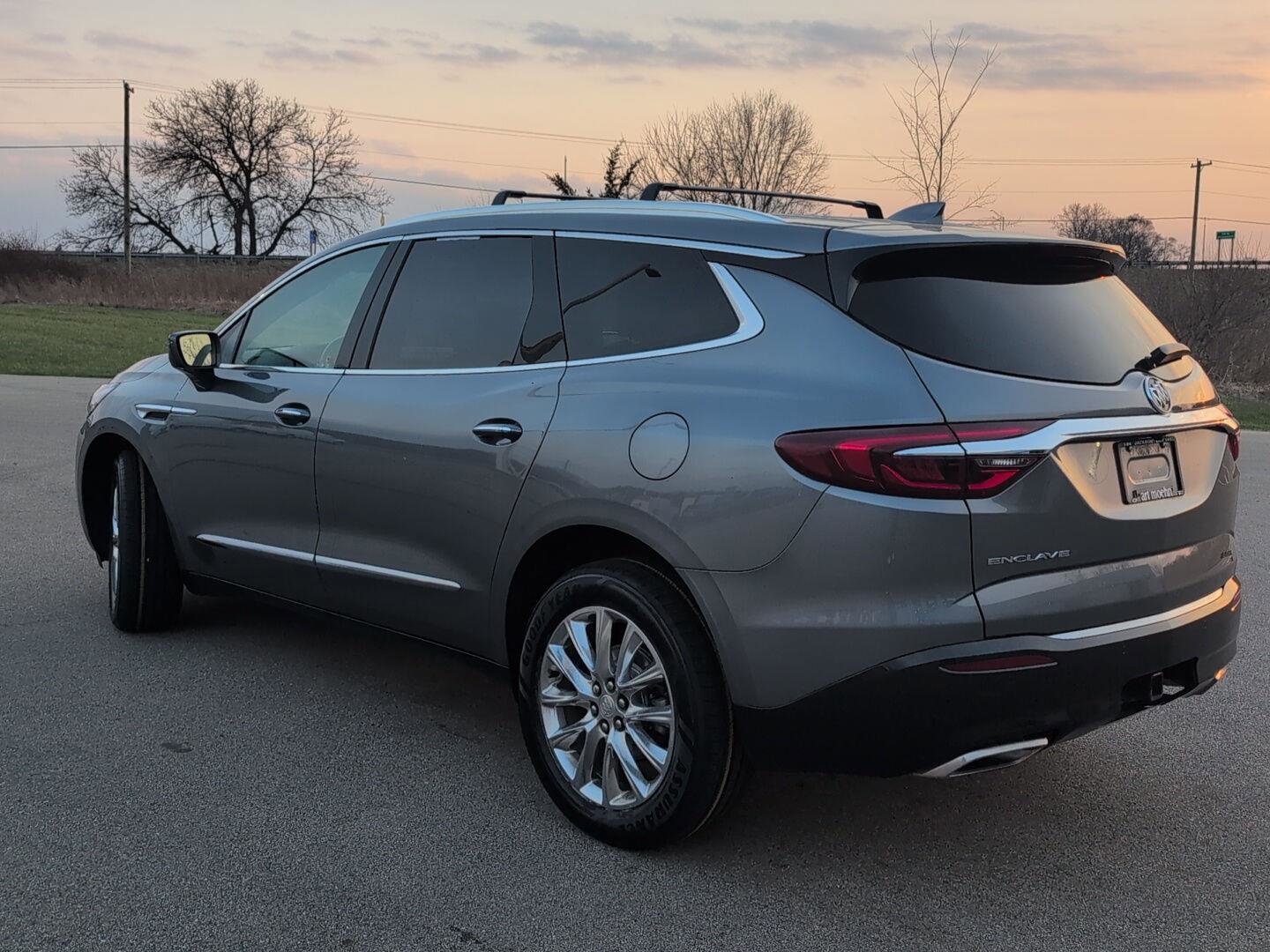 Used 2020 Buick Enclave Premium w/ Sun and Sites Package FWD image 3