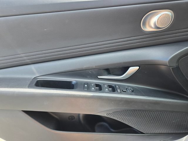 Used 2025 Hyundai Elantra SEL FWD image 36
