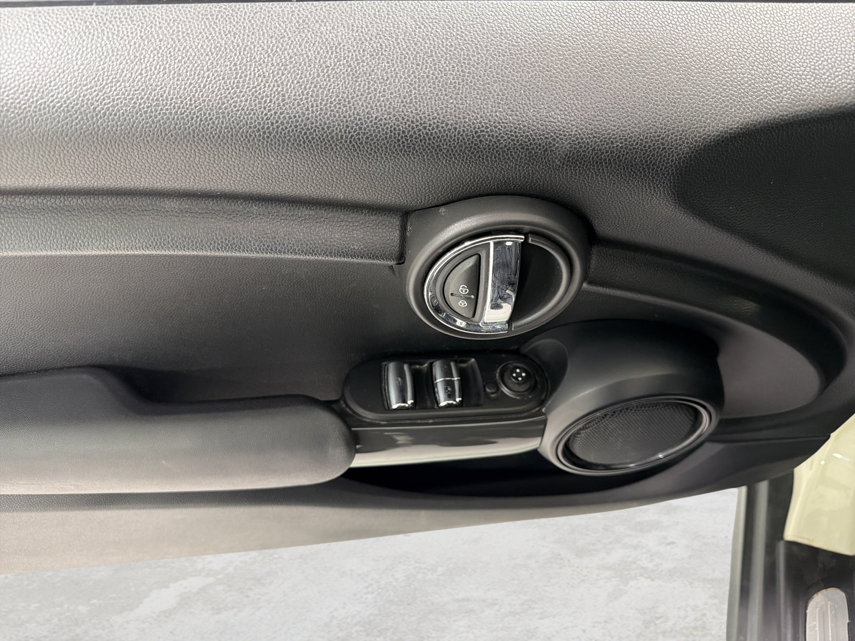 Used 2019 MINI Cooper Convertible FWD image 13