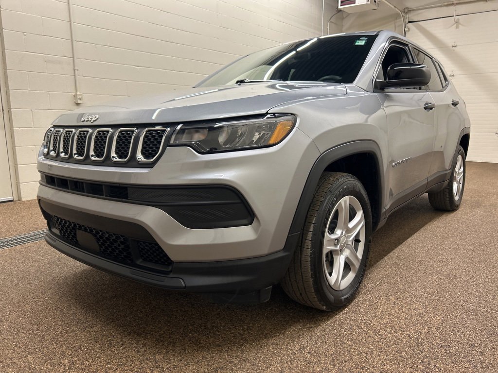 Used 2024 Jeep Compass Sport image 5