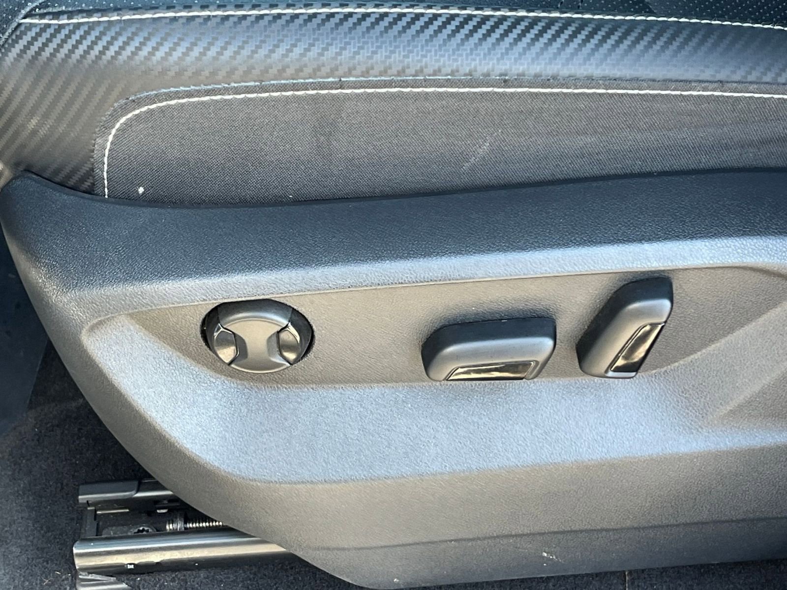 Used 2025 Volkswagen Atlas Cross Sport SE image 23