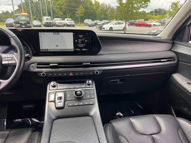 Used 2024 Hyundai Palisade Limited FWD image 16