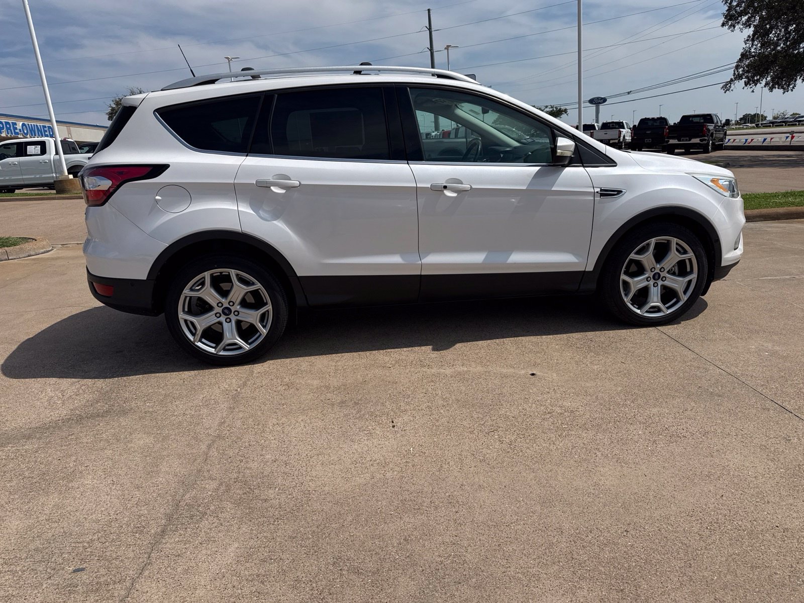 Used 2018 Ford Escape Titanium w/ Ford Safe & Smart Package FWD image 8