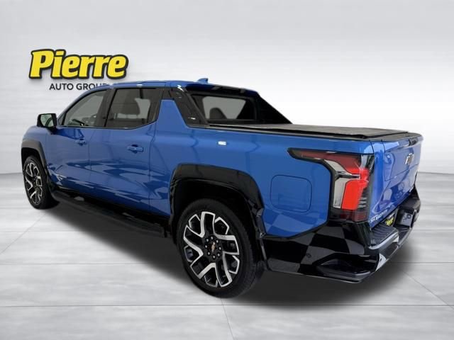 Used 2025 Chevrolet Silverado EV RST AWD/4WD image 2