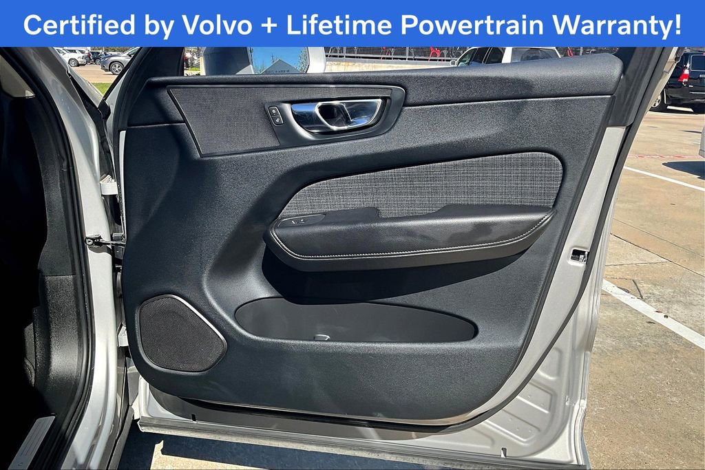 Used 2023 Volvo XC60 B5 Core image 24