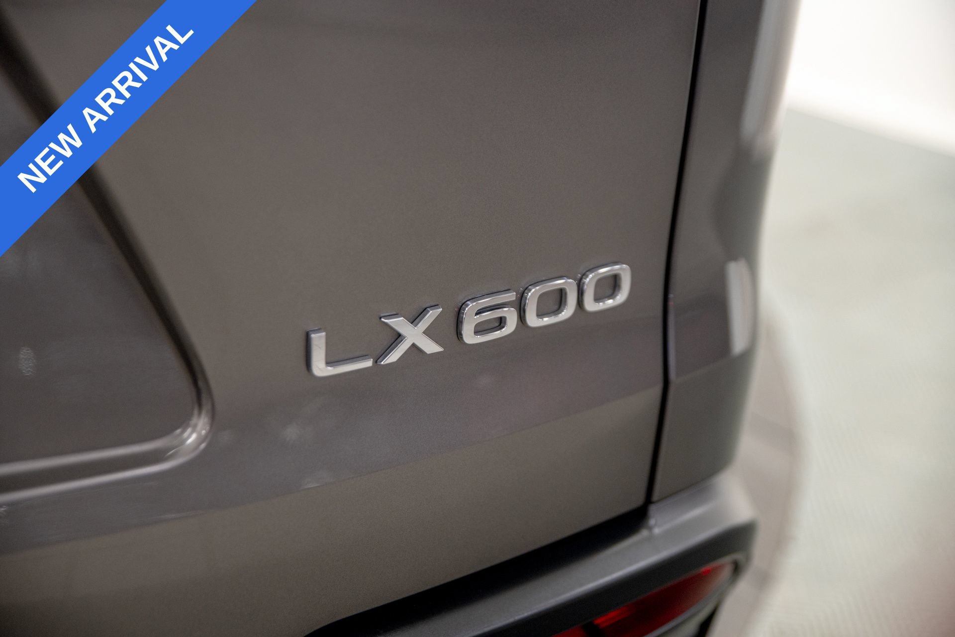 Used 2022 Lexus LX 600 4WD w/ Accessory Package (Z1) image 43