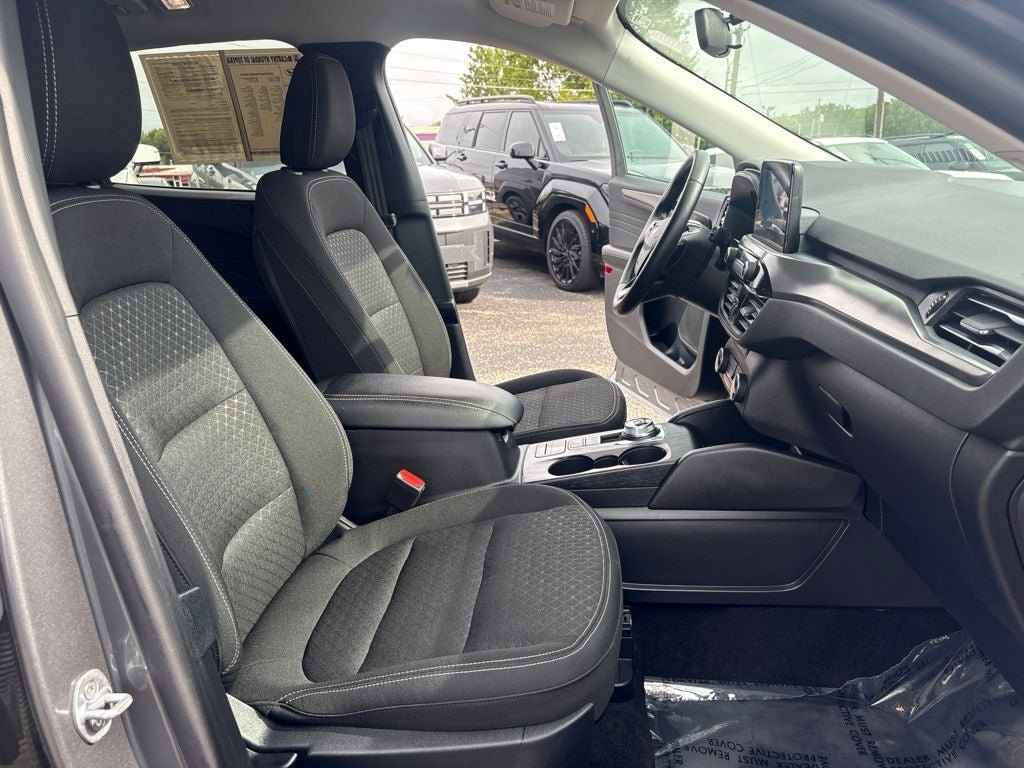 Used 2025 Ford Escape Active w/ Cold Weather Package FWD image 32