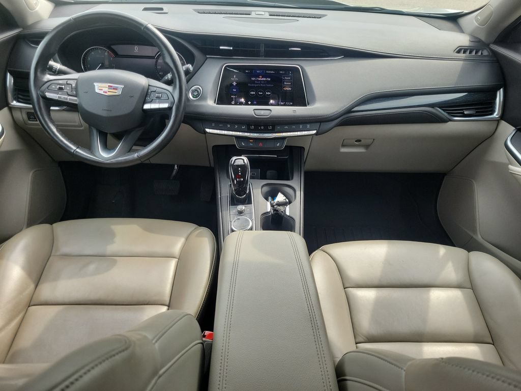 Used 2020 Cadillac XT4 Premium Luxury w/ Cold Weather Package AWD/4WD image 13