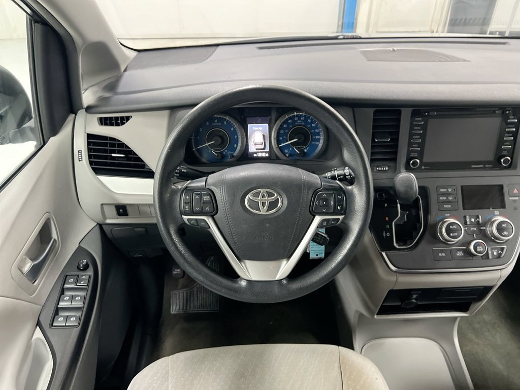 Used 2018 Toyota Sienna LE FWD image 11