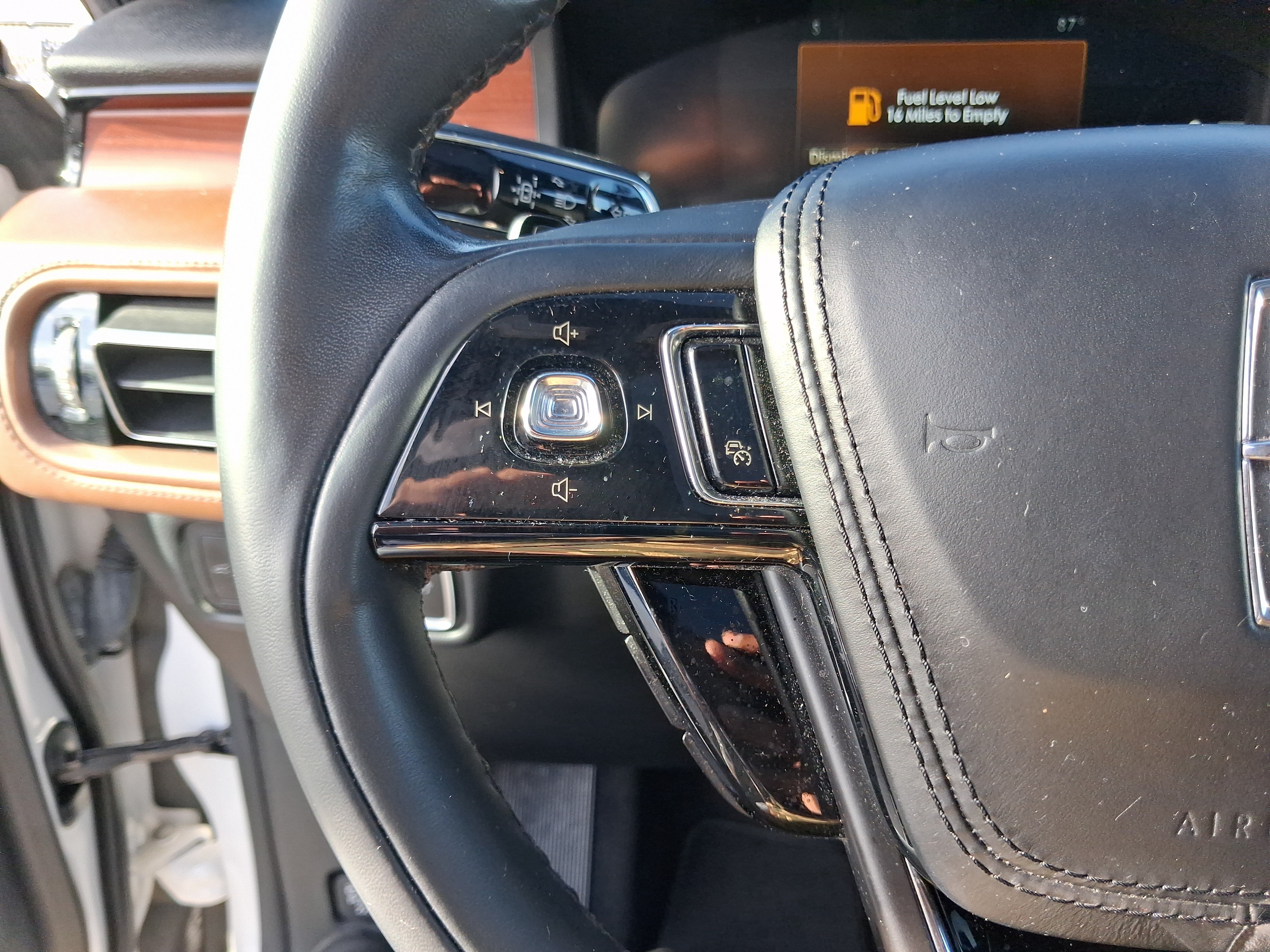 Certified 2023 Lincoln Aviator Reserve w/ Jet Package RWD image 18