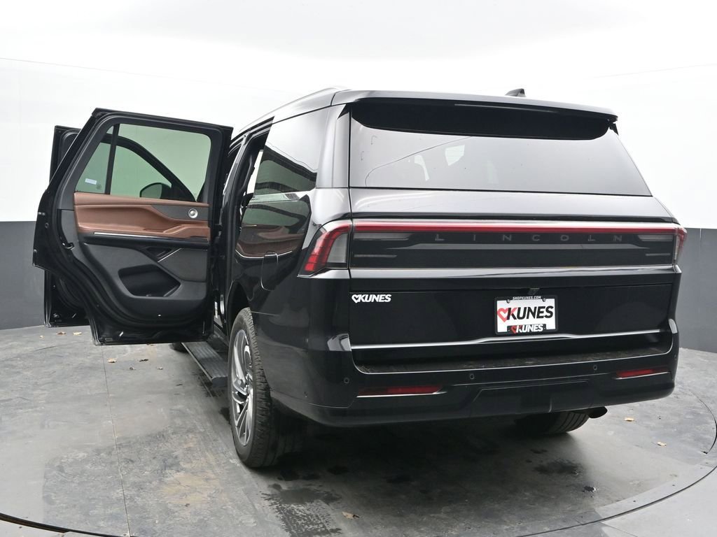 Used 2025 Lincoln Navigator Reserve image 59