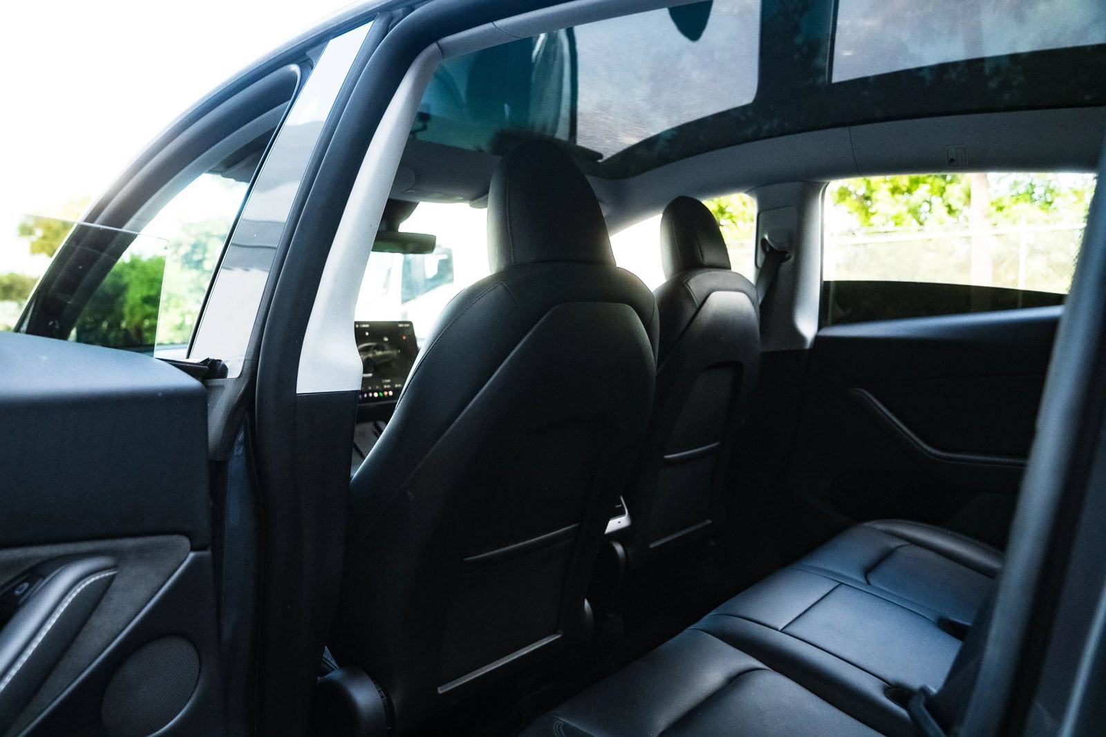 Used 2023 Tesla Model Y 2WD image 18