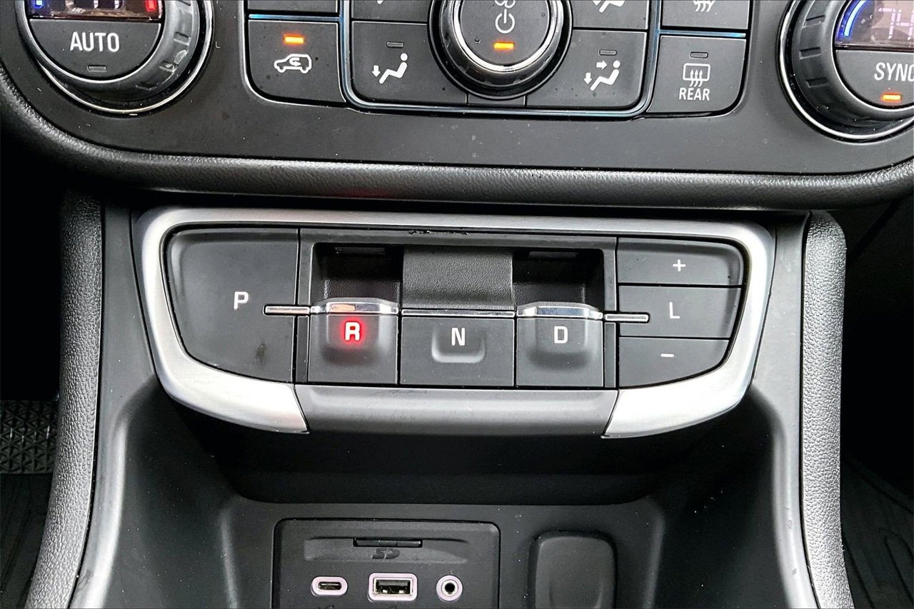 Used 2022 GMC Terrain SLT w/ Infotainment Package II image 30