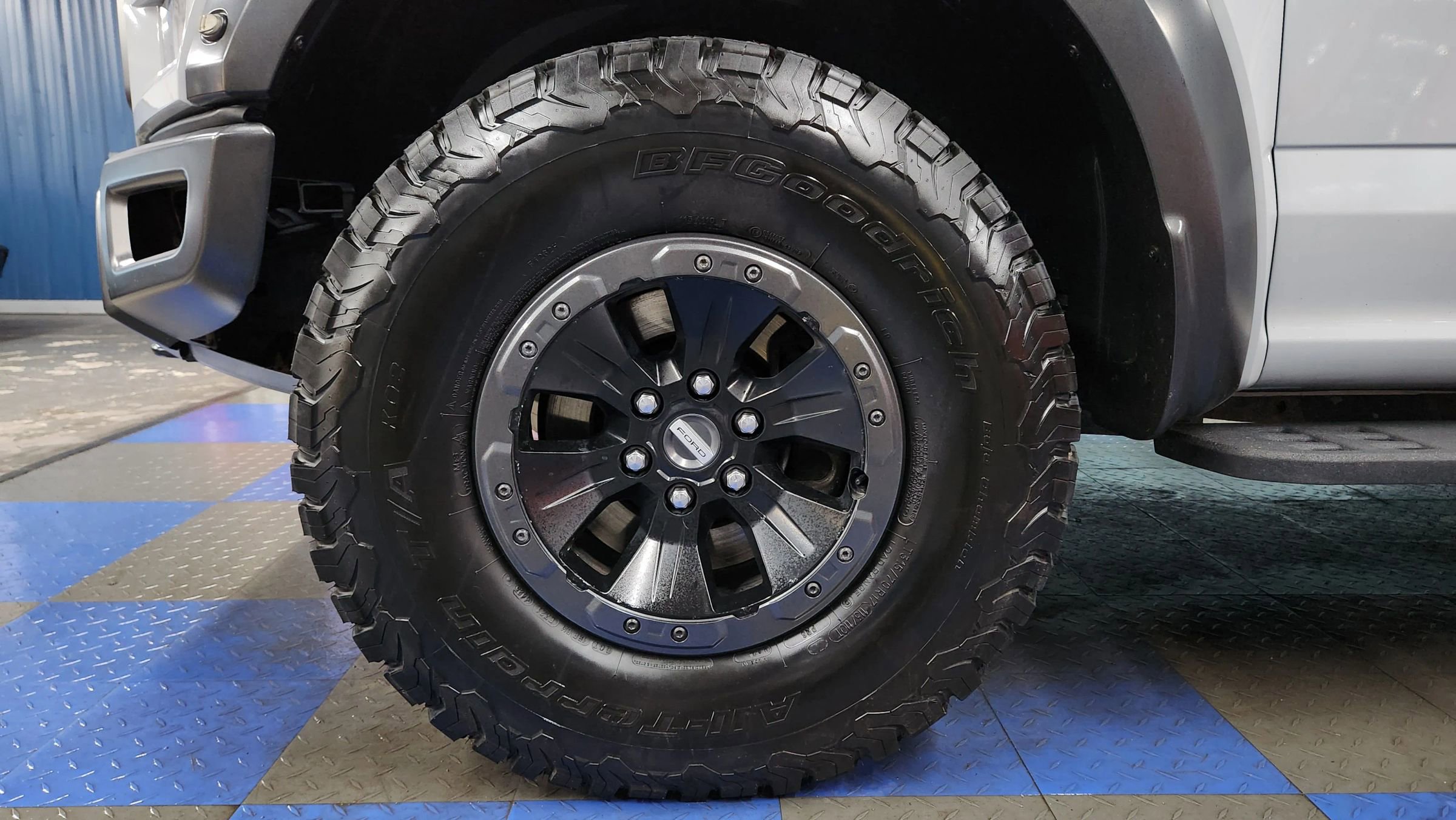 Used 2017 Ford F150 Raptor w/ Equipment Group 802A Luxury image 92