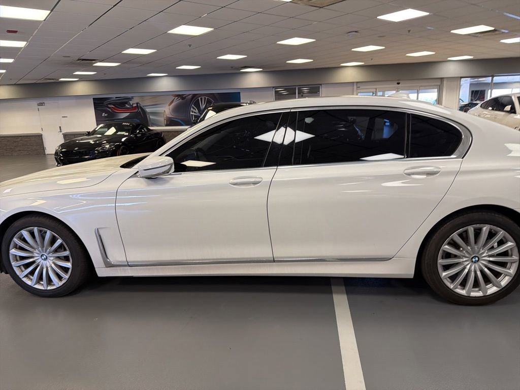 Used 2020 BMW 740i w/ Premium Package RWD image 8