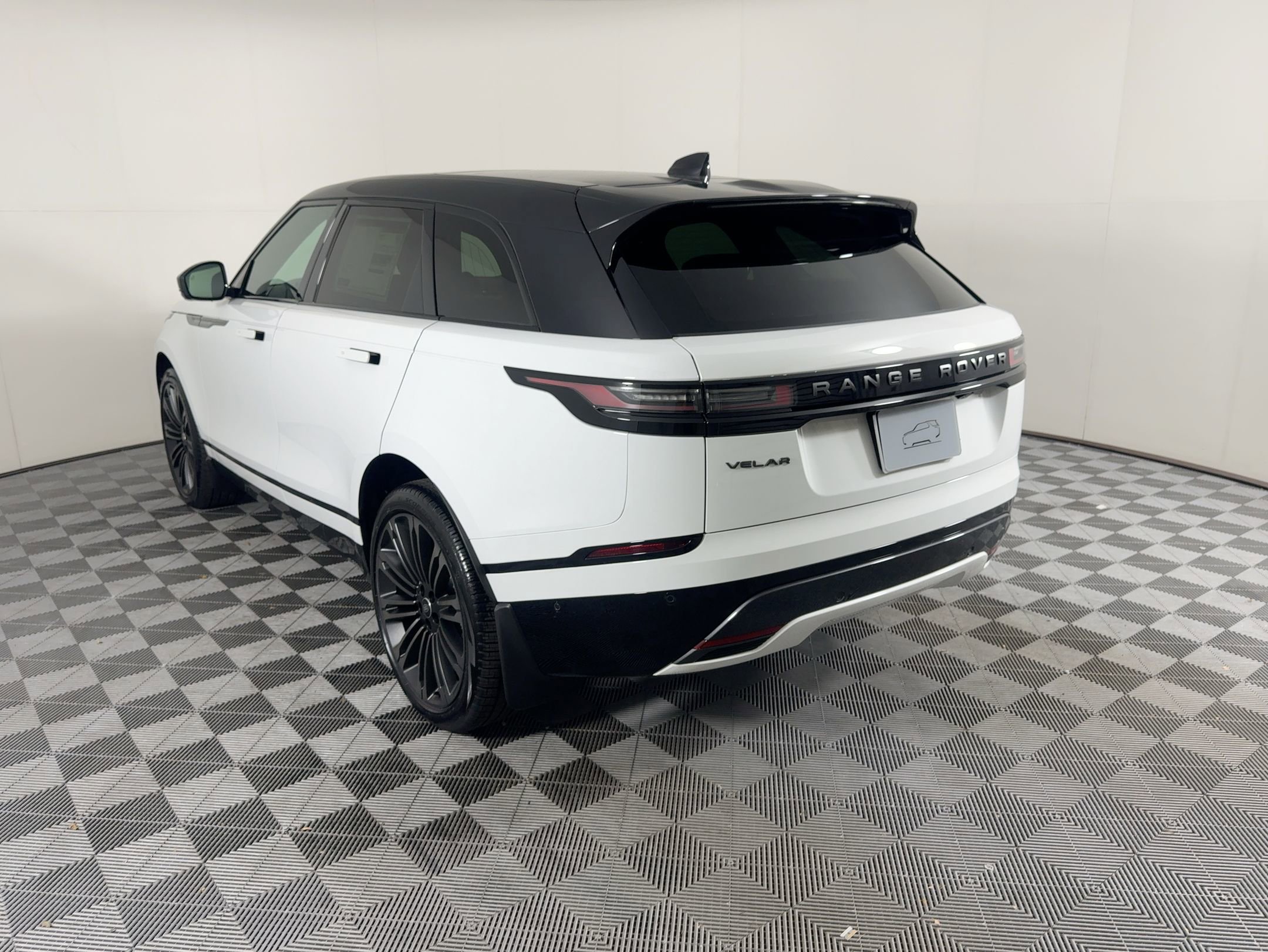 New 2026 Land Rover Range Rover Velar Dynamic SE image 26