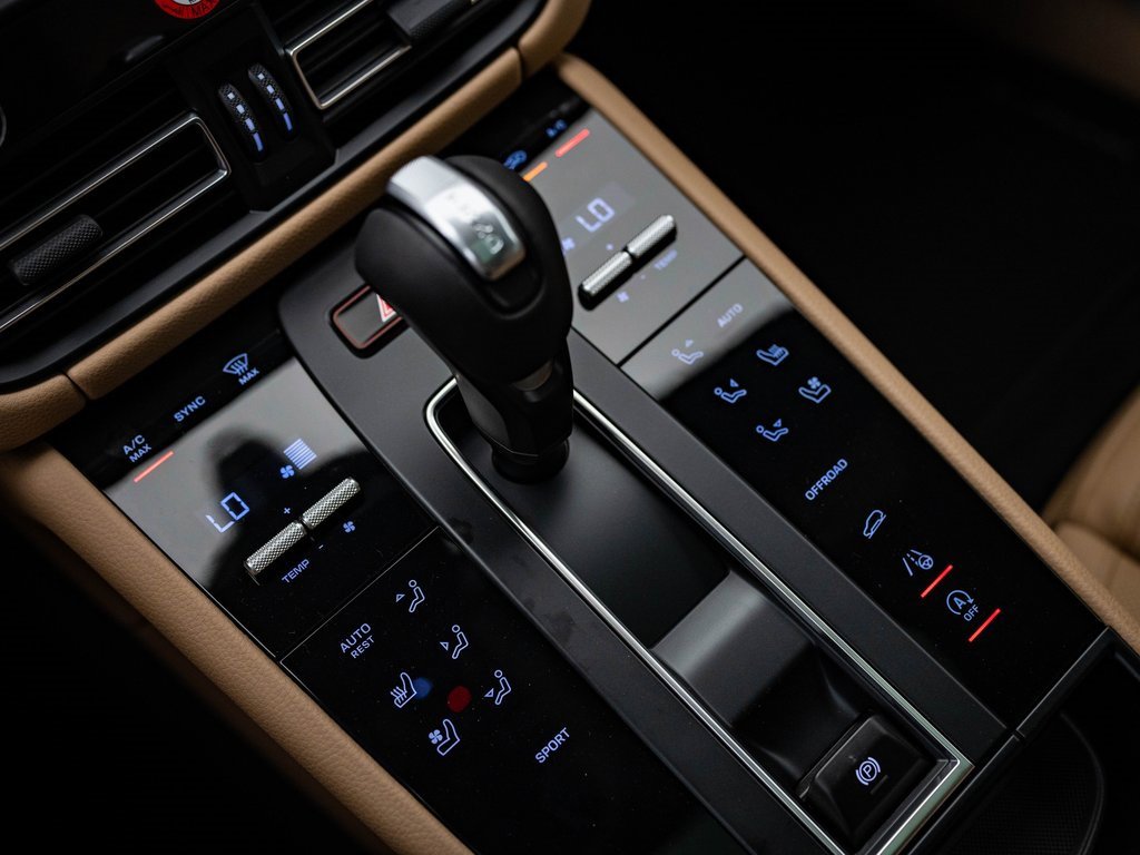 Certified 2025 Porsche Macan image 33