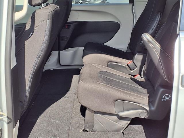 Used 2024 Chrysler Voyager LX FWD image 16