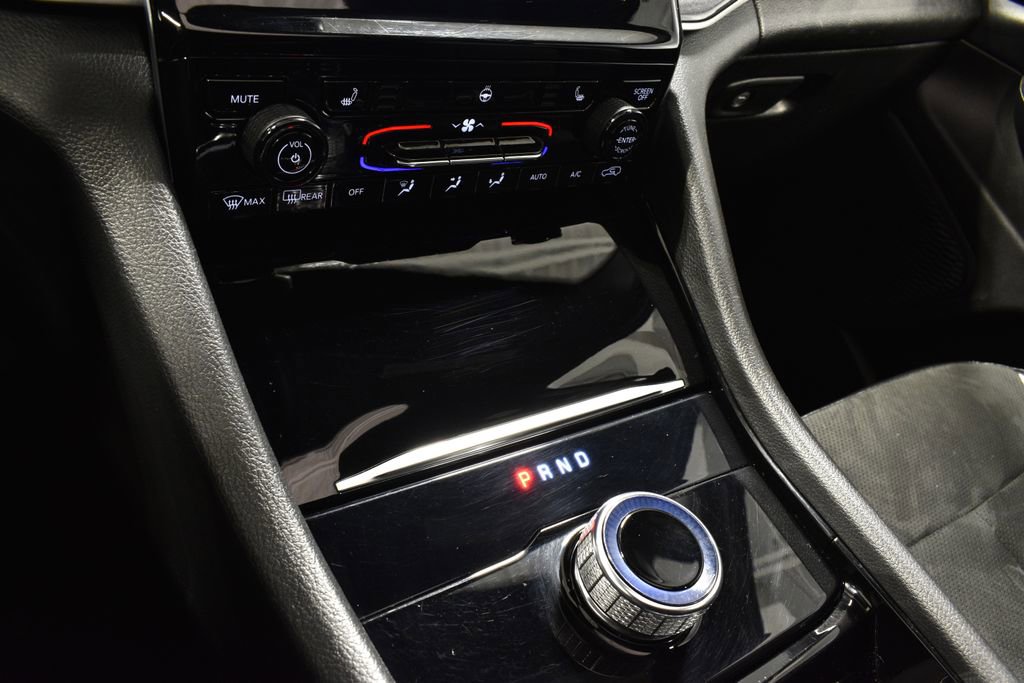 Used 2023 Jeep Grand Cherokee L Laredo image 24