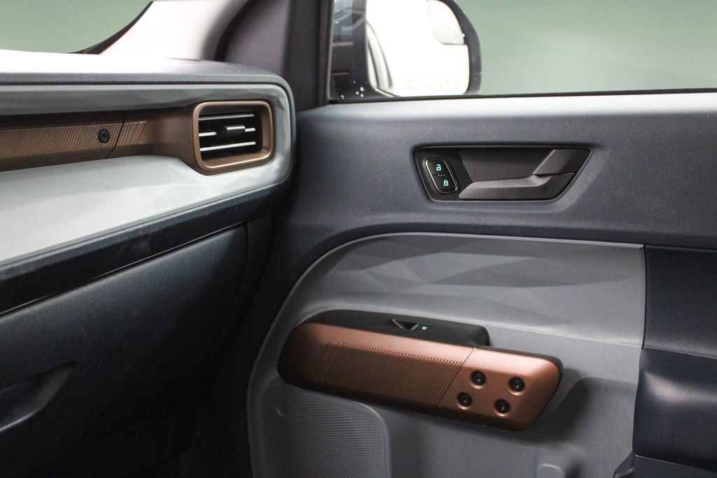 Used 2022 Ford Maverick Lariat FWD image 40