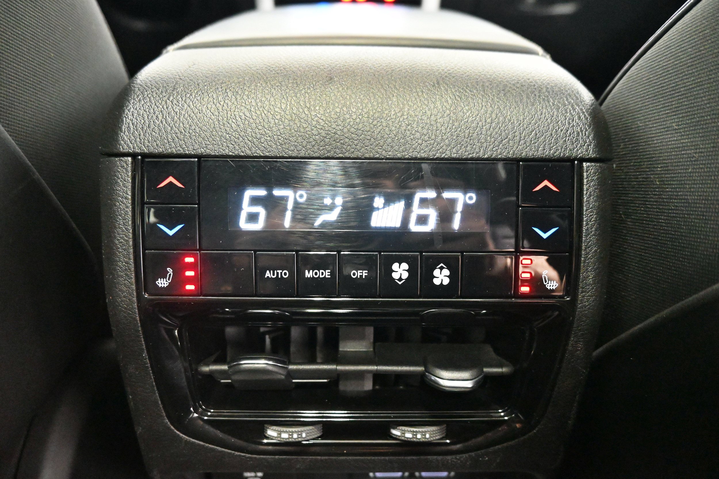 Used 2021 Jeep Grand Cherokee L Overland w/ Luxury Tech Group IV AWD/4WD image 37