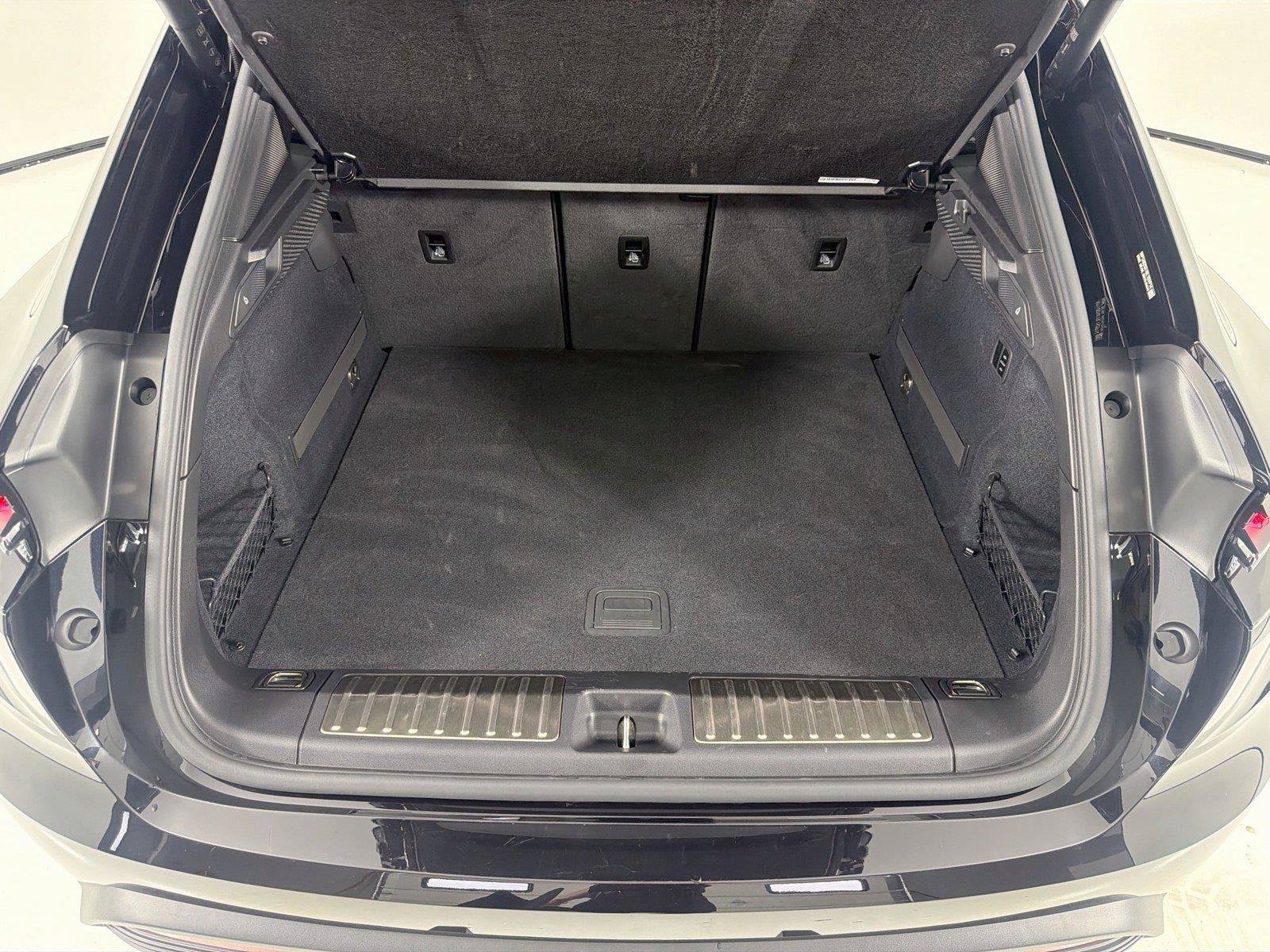 Certified 2025 Porsche Macan 4S Electric AWD/4WD image 25