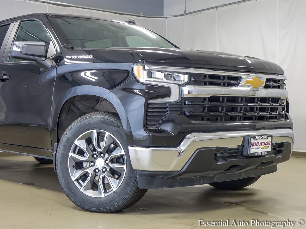 Used 2024 Chevrolet Silverado 1500 LT AWD/4WD image 3