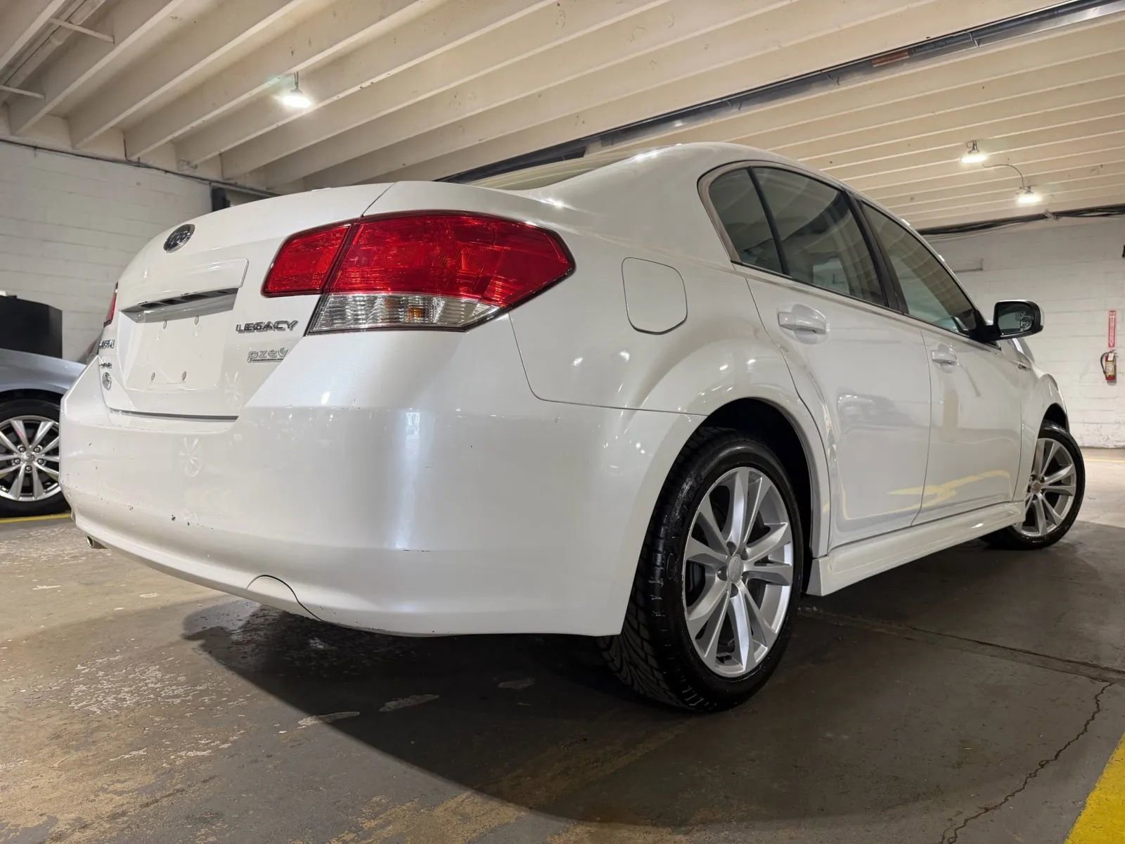 Used 2013 Subaru Legacy 2.5i Premium w/ All-Weather Pkg AWD/4WD image 4