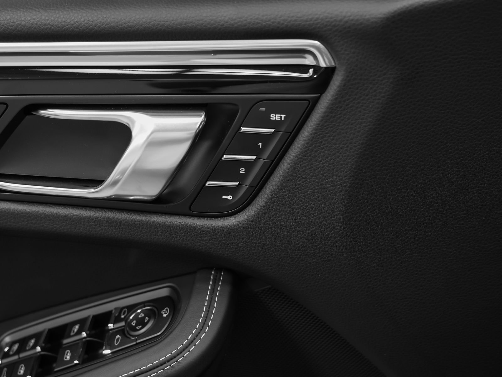 New 2026 Porsche Macan Turbo AWD/4WD image 30