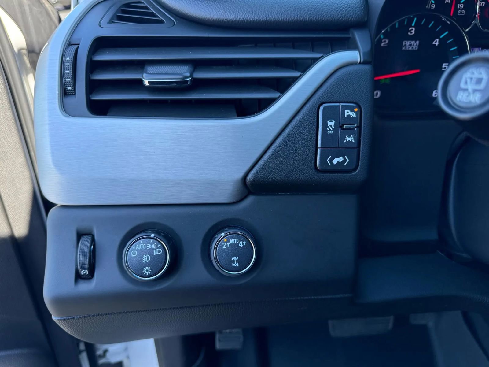 Used 2019 GMC Yukon XL SLT image 17