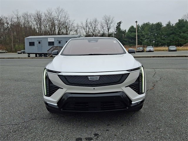 Certified 2025 Cadillac Optiq Luxury 2 w/ LPO, Floor Liner Package image 2