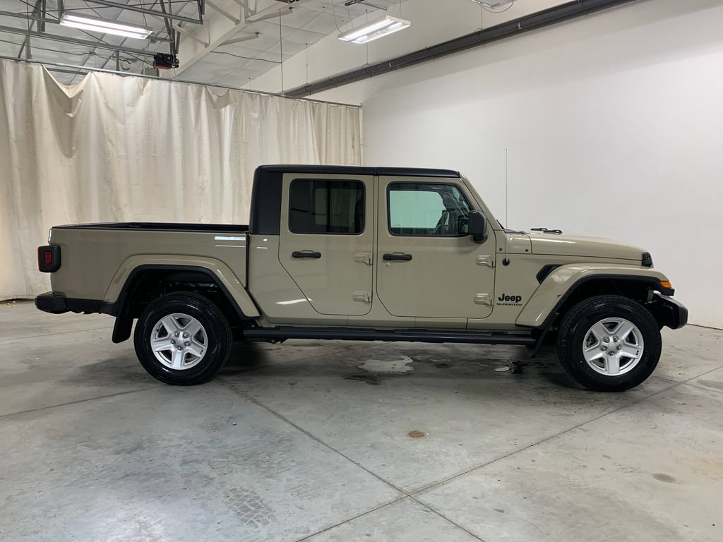 Used 2020 Jeep Gladiator Sport w/ Quick Order Package 24S AWD/4WD image 11