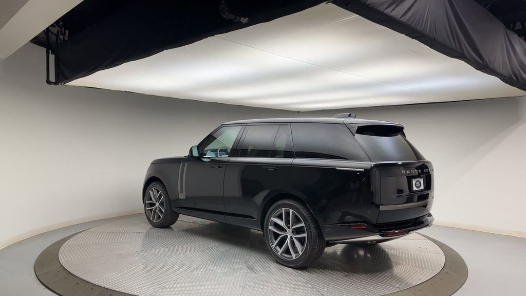 Certified 2025 Land Rover Range Rover Autobiography image 6