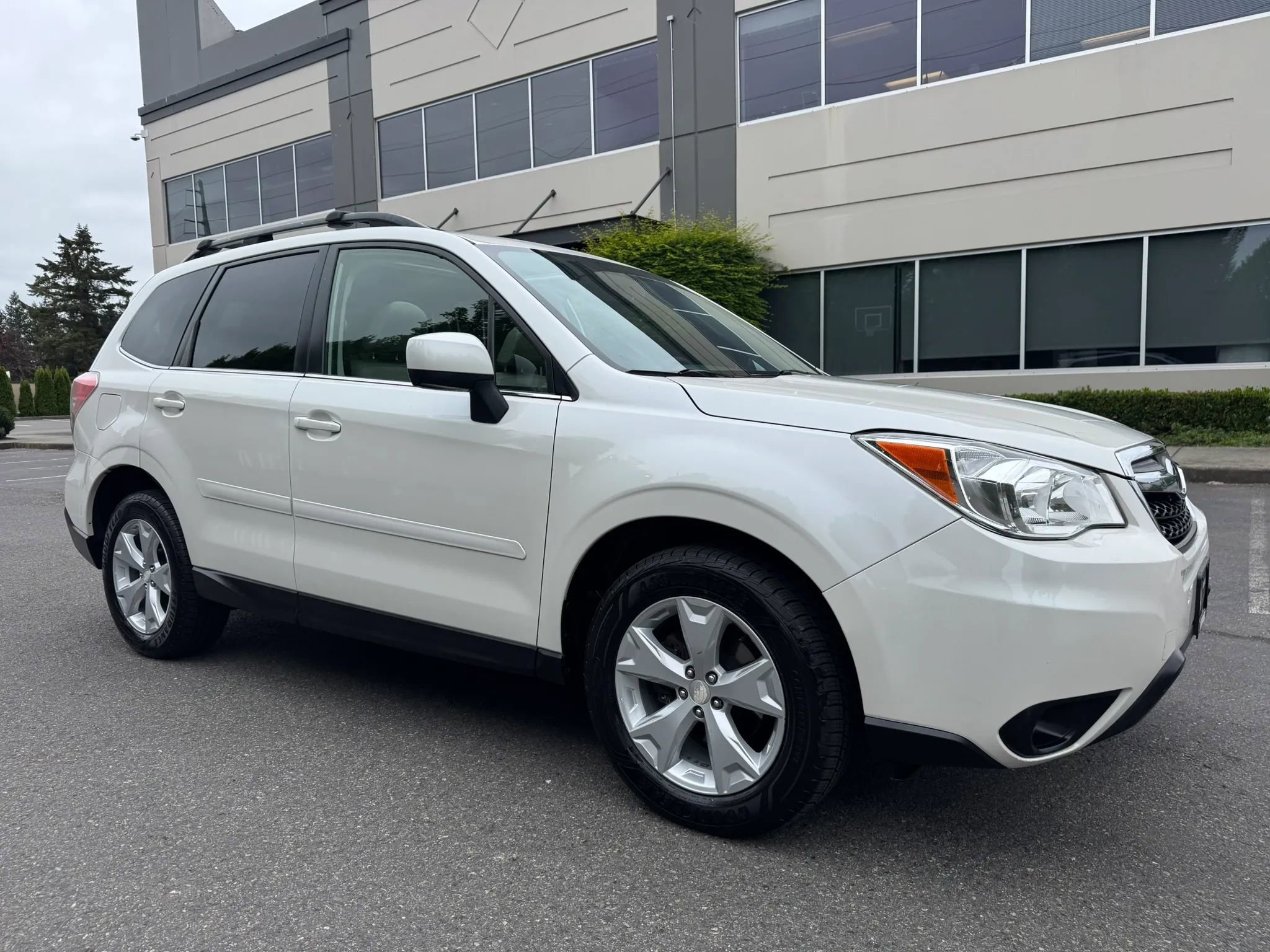 Used 2015 Subaru Forester 2.5i Limited AWD/4WD image 1