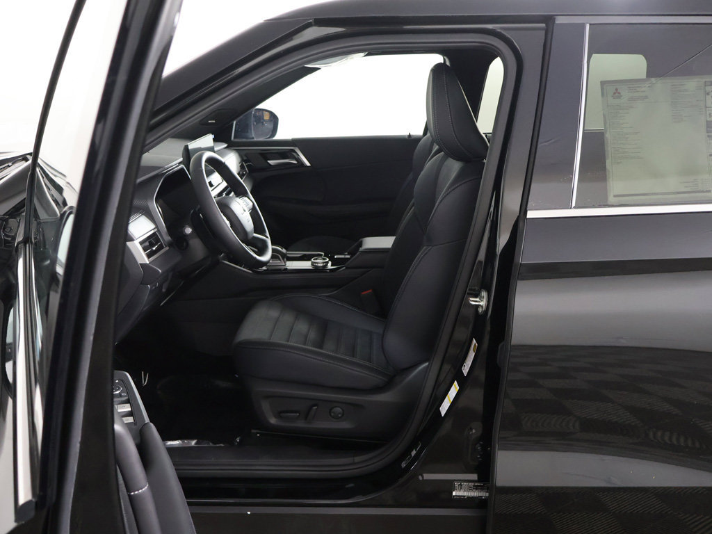 New 2026 Mitsubishi Outlander LE AWD/4WD image 28