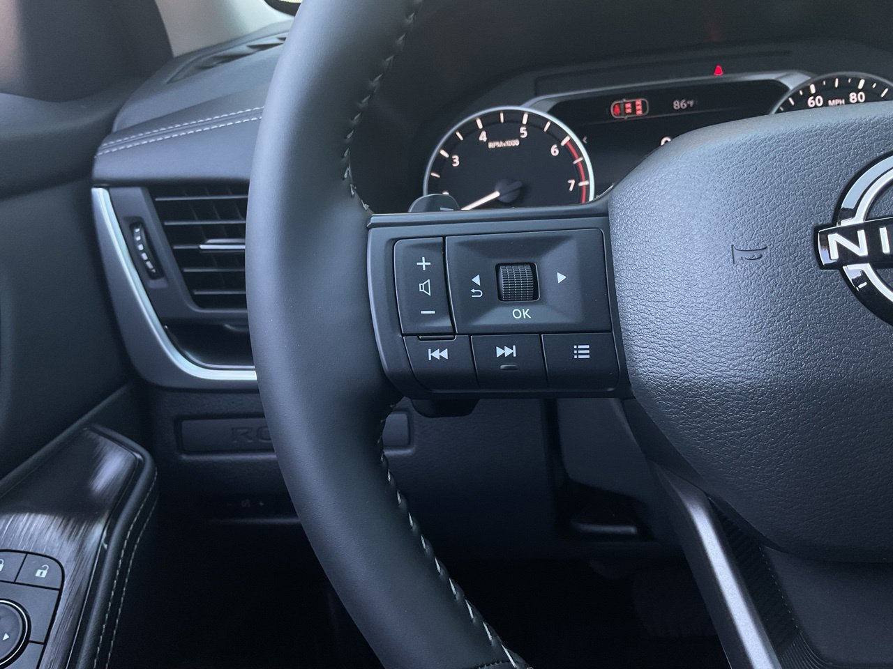 New 2027 Nissan Rogue Dark Armor AWD/4WD image 36