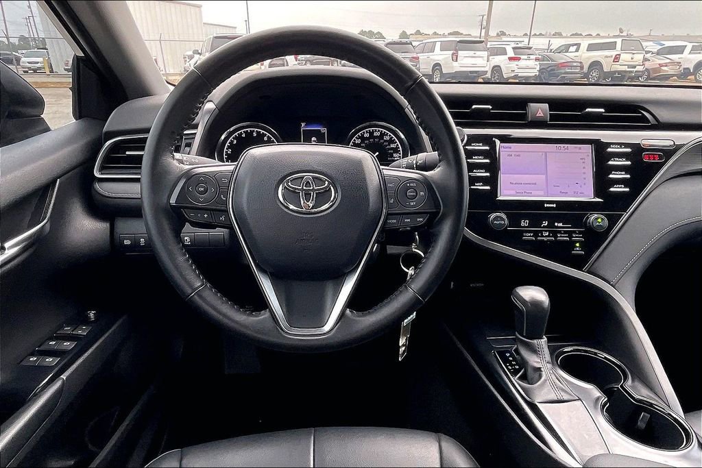 Used 2020 Toyota Camry SE FWD image 8